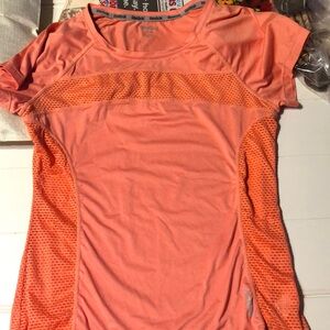 Reebok Workout Orange Shirt Short‎ Sleeve Scoop Neck Athletic Wear Size medium